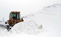 انسداد مسیر روستای کوهستانی افچنگ سبزوار بر اثر بارش برف