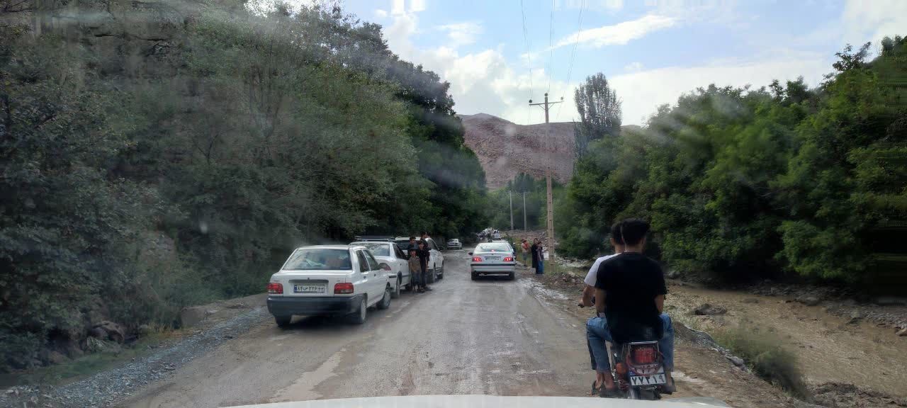 گرفتارشدن گردشگران درکلات درپی جاری شدن سیل