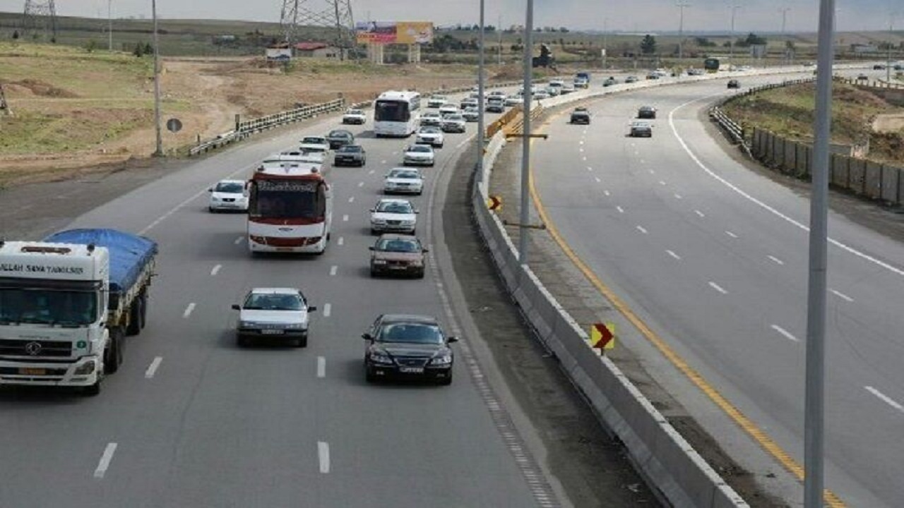 تردد ۲۰۶ میلیون و ۷۲۰ هزار خودرو در جاده‌های آذربایجان‌شرقی