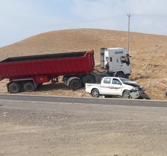 تصادف تریلر با تویوتا هایلوکس در جاده سرخس-مشهد